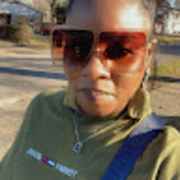 Meet your Posher, Tamika - Picture 1 of 1